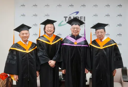 王世堅獲頒北科大名譽博士：從政這二十年以來最光榮的一天
