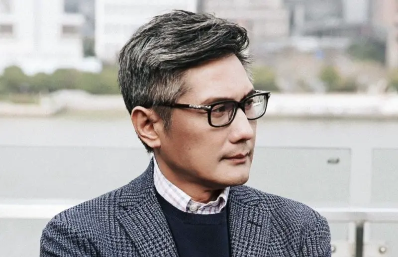 ▲包小柏（如圖）愛女4年前離世，他坦言傷痛難以撫平，近年他將心力投注在AI開發，打造數位女兒。（圖／翻攝自包小柏臉書）