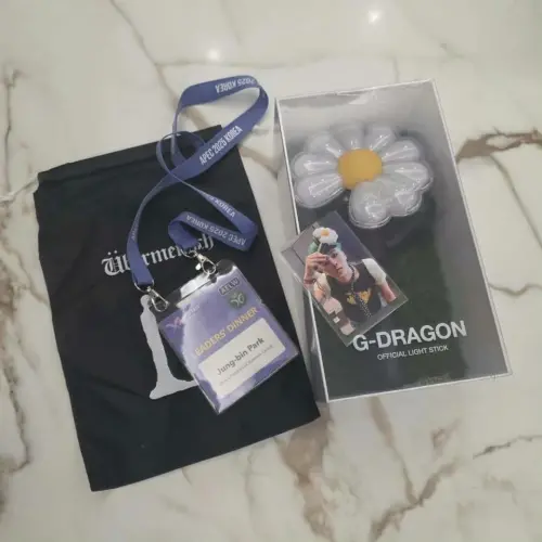 ▲GD為APEC晚宴參加者準備了禮物。（圖／翻攝自Threads）