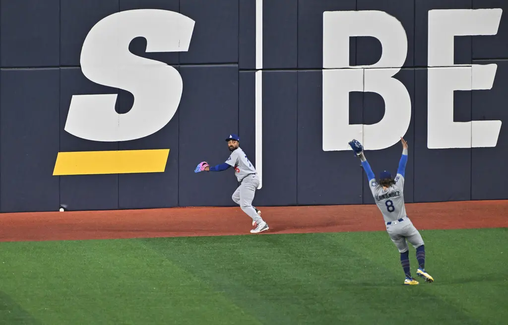 世界大賽/安打球「卡」牆角該怎麼處理?藍鳥、道奇教頭看法不同