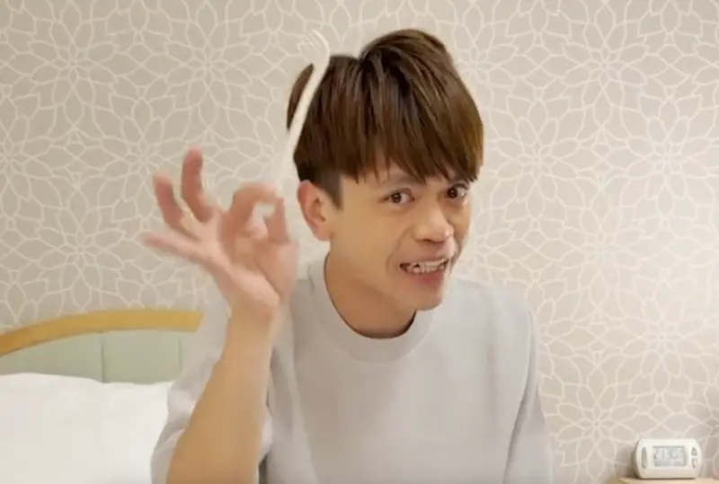 ▲蔡阿嘎今（1）日拍片分享，日清杯麵推出泡麵專用叉匙，4大用途是超完美的天才發明。（圖／翻攝自蔡阿嘎Threads@yga0721）