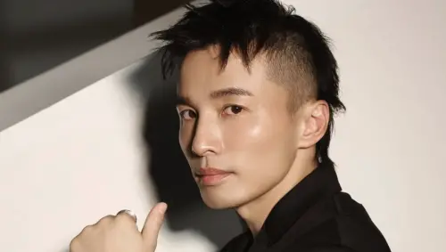 王子與粿粿搞不倫！阿緯現身GD演唱會遭追問　穿全黑低調比讚逃跑
