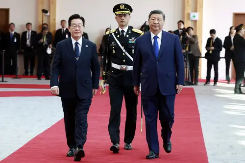 ▲中國國家主席習近平（左）與韓國總統李在明（右）1日在韓國慶州博物館舉行會談。（圖／美聯社／達志影像）