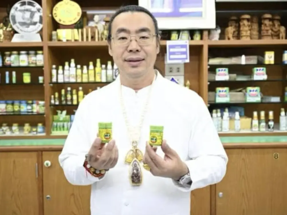 ▲洪泰草藥公司近期因非法製造與微生物污染問題，遭泰國食藥局下令全面召回。（圖／翻攝自Khasod）