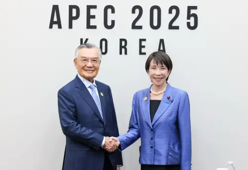 Lin meets with Japan's Prime Minister Sanae Takaichi during the APEC summit. (X, @takaichi_sanae)