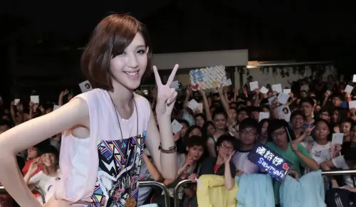 ▲陳詩妤最後在舉辦完演唱會後，不知是否遭到公司冷凍，至今再沒出現大眾視野，甜美歌聲至今僅能回味。（圖／陳詩妤 Sawmah 臉書）