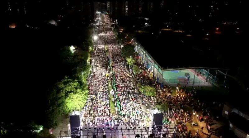 ▲民進黨立委林岱樺爭取參選高雄市長，1日在高雄岡山舉辦首場「三山造勢」大型晚會，現場號稱湧入3萬人。（圖／翻攝自林岱樺臉書）