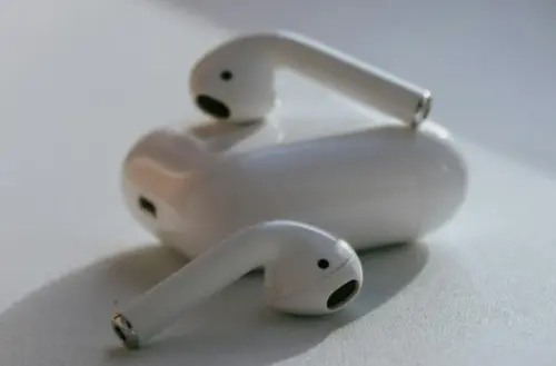 不只行動電源！長榮、立榮、虎航禁「藍牙耳機」託運　違規原因曝
