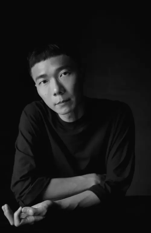 ▲金馬配樂得主盧律銘，參加《樂團祭》錄影，跟樂團們分享音樂創作中要如何兼顧商業效益。（圖／三立提供）