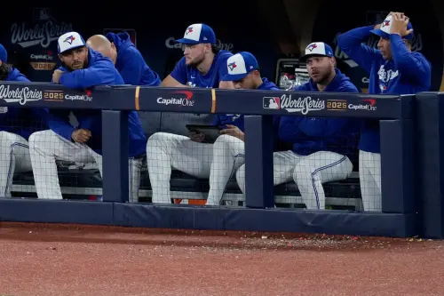 ▲多倫多藍鳥在世界大賽第7戰原本手握領先優勢，卻在第9局遭追平，接著延長11局再被逆轉，最終以4：5輸給道奇隊。藍鳥成為MLB史上第5支「9局領先仍痛失冠軍」的悲劇隊伍。（圖／美聯社／達志影像）