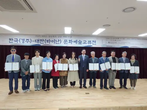 ▲ 駐釜山辦事處處長郭承凱主持台韓藝術交流特展開幕活動。（圖／南市府提供）