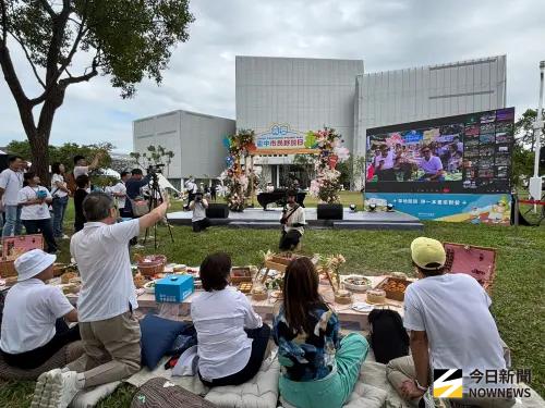 ▲副市長黃國榮與在清水區參加野餐日的運動局長游志祥連線，歡迎市民一起共享野餐歡樂時光。（圖／記者金武鳳攝，2025.10.2)
