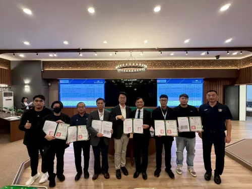 ▲中金院與多家運動與健康產業夥伴簽署合作聯署，串聯企業與學界力量，共同打造運動教育與職涯發展新生態。（圖／中信金融管理學院提供）