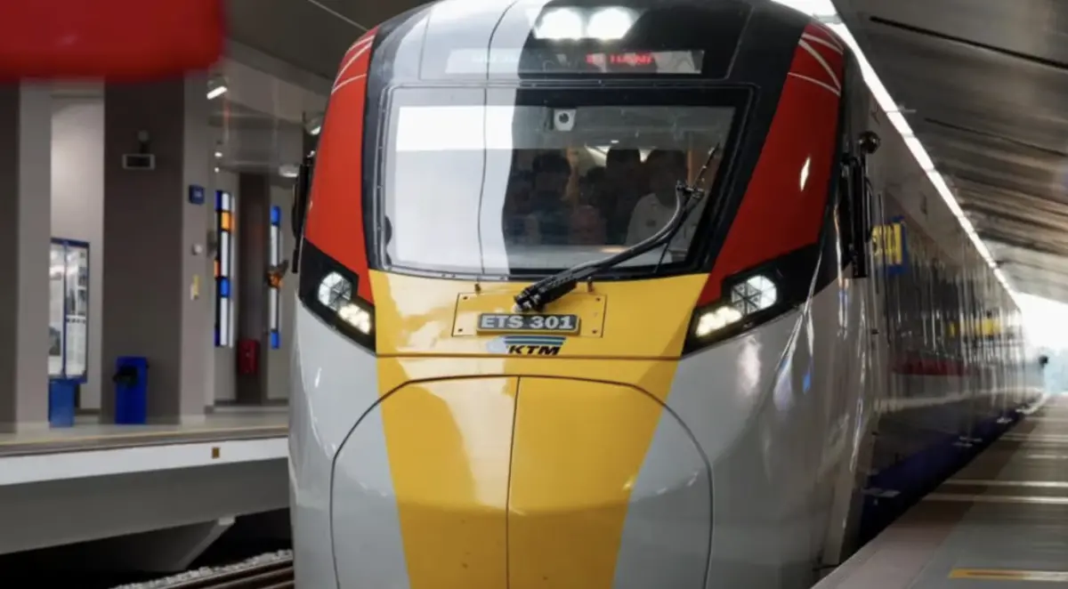 ▲馬來西亞交通部長陸兆福宣布，雙軌電動火車預計於12月中旬前直通新山。（圖／翻攝自臉書）