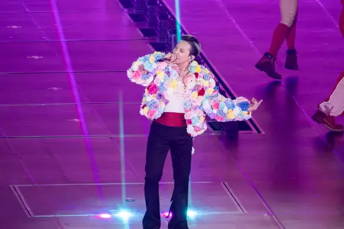 GD大巨蛋亂象多！粉絲失控暴衝舞台邊、發言被插嘴：你們話太多
