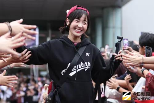 樂天女神籃籃也曾遭性騷？捲胡瓜烏龍襲胸事件　轉型藝人背景超硬
