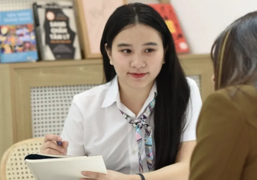 ▲34歲越南女將赴全球排名第九的倫敦大學學院（University College London, UCL）攻讀臨床心理健康碩士。（圖／翻攝自越南快訊）