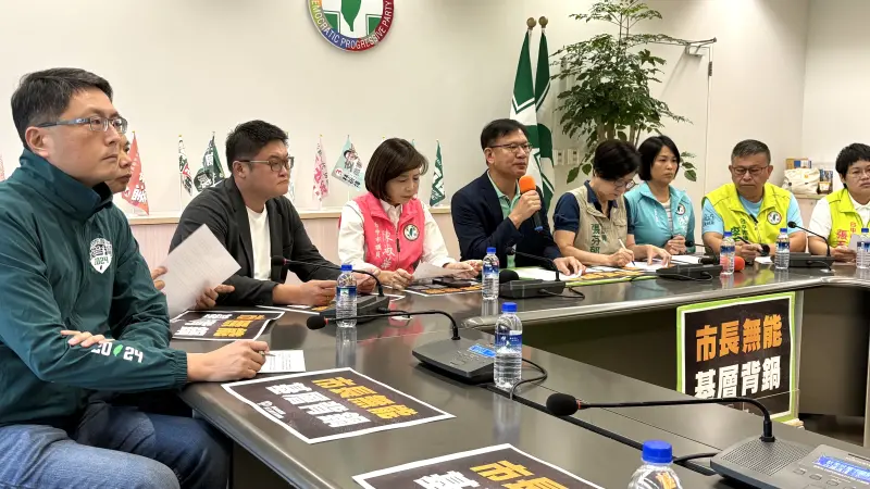    ▲台中市議會民進黨團今怒批市長盧秀燕，是非洲豬瘟防疫豬隊長。（圖／記者顏幸如攝，2025.11.03）  