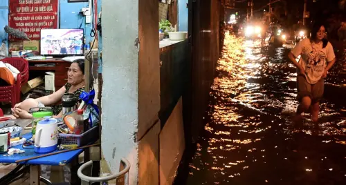 胡志明因淹水交通癱瘓！網紅點出關鍵原因　越南出現多起水患
