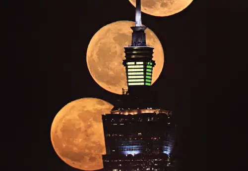 ▲11月天象非常精彩，「今年最大滿月」將在周三11月5日登場。（圖／台北市立天文館提供）