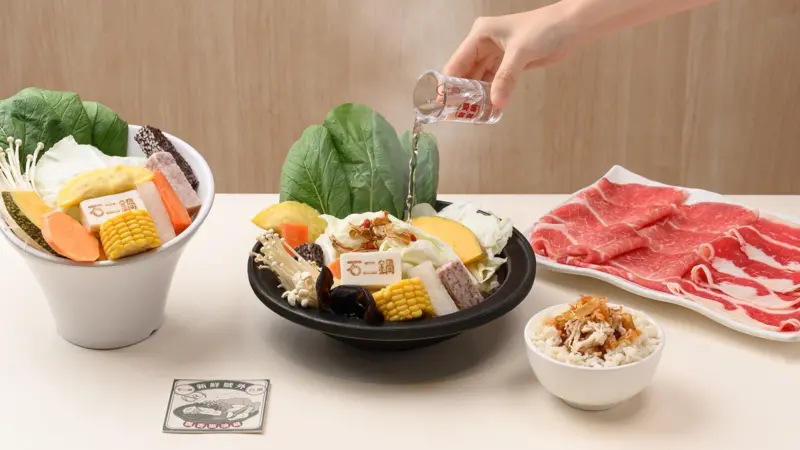 ▲11月7日立冬吃什麼？王品集團旗下石二鍋、12mini聯名台酒麻油雞，推出飄香麻油鍋、花雕雞鍋、麻油雞肉飯、麻油香麵線，送周邊商品享打卡免費吃火鍋。和十Shabu冬季新品「京都白雪豆乳鍋」雙11優惠。（圖／王品集團提供）