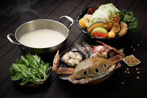 ▲和十Shabu京都白雪豆乳鍋「蟹意滿滿・1111豆乳鍋饗宴」期間限定價1111元。（圖／王品集團提供）