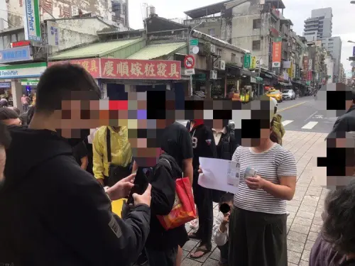 龍山寺外「影印雙證件換1000元」民眾瘋排隊！他認了：受人委託
