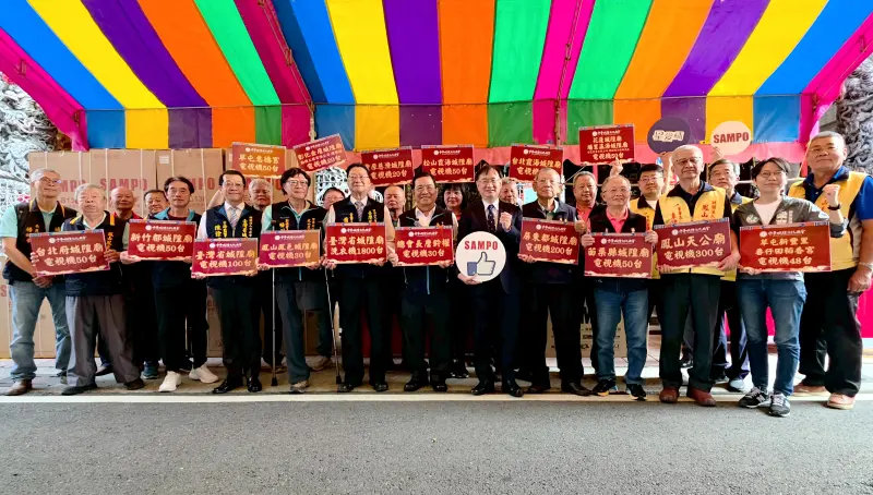 ▲中華城隍文化總會與聲寶公司簽約，捐贈光復災區1,118台電視、1,800台洗衣機。（圖／記者莊全成翻攝）