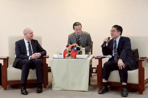 ▲黃偉哲與畢爾斯基熱絡交流討論。（圖／南市府提供）