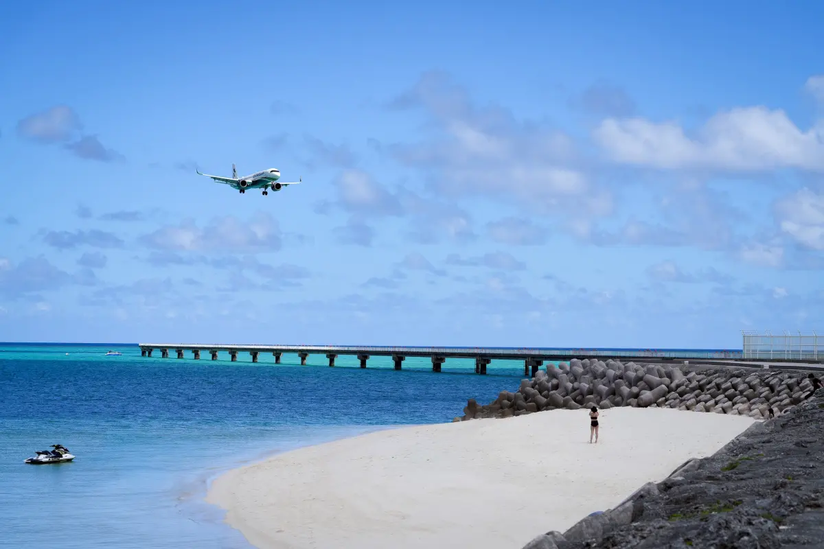 ▲被譽為「日本的馬爾地夫」的宮古島，可以在著名景點17END欣賞其純淨透明的「宮古藍」。（圖／星宇航空提供）