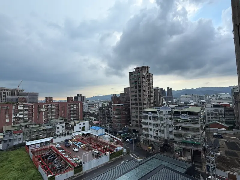 ▲六都地政局統計最新買賣移轉棟數，前10個月累計交易量，創下歷年最大跌幅，李同榮對此表示，房市交易量最壞的時期要過了。（示意圖／記者張家瑋攝2025.9.12）