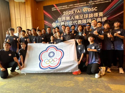 ▲全球首屆世界無人機足球錦標賽，11月15日上海開賽，台灣代表隊今天在台中授旗。（圖／記者金武鳳攝，2025.11.3)