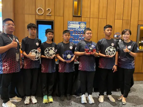 ▲無人機足球賽極度考驗選手的反應速度、空間感與團隊默契。（圖／記者金武鳳攝，2025.11.3)