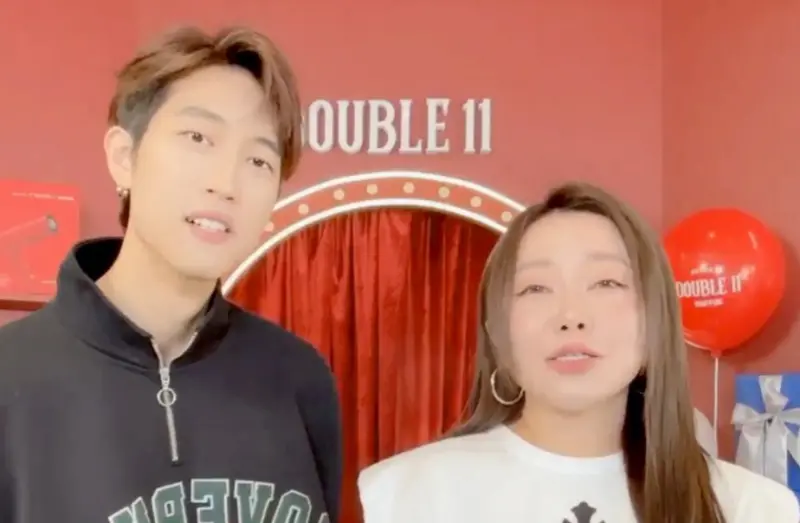 ▲范姜彥豐（左）日前開撕妻子粿粿與王子大搞婚外情，事件持續延燒之際，范姜現身帶貨網紅天后闆妹的直播，吐露心境，《NOWNEWS今日新聞》也整理了完整直播內容，讓讀者一次看懂。（圖／天后闆妹 臉書）