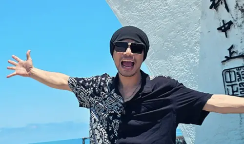 黃明志被捕照曝光！警方搜出疑似毒藥丸　他光頭滿臉鬍渣超狼狽
