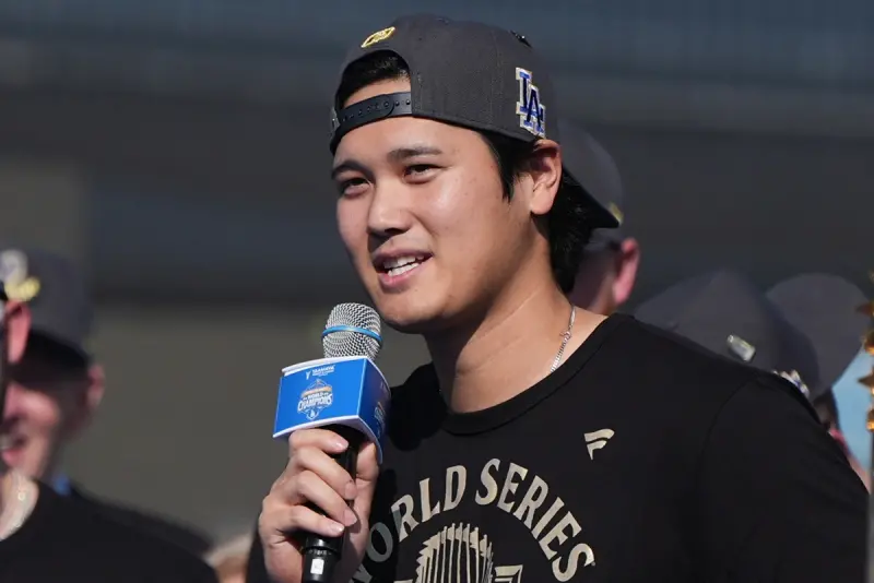 ▲剛率領洛杉磯道奇隊完成二連霸的大谷翔平，再次展現他過人情商和風度。他在奪冠遊行後的一則貼文中，用一首歌完成了「無聲反擊」，對象正是世界大賽期間曾公開嘲諷他的加拿大饒舌歌手Drake。（圖／美聯社／達志影像）