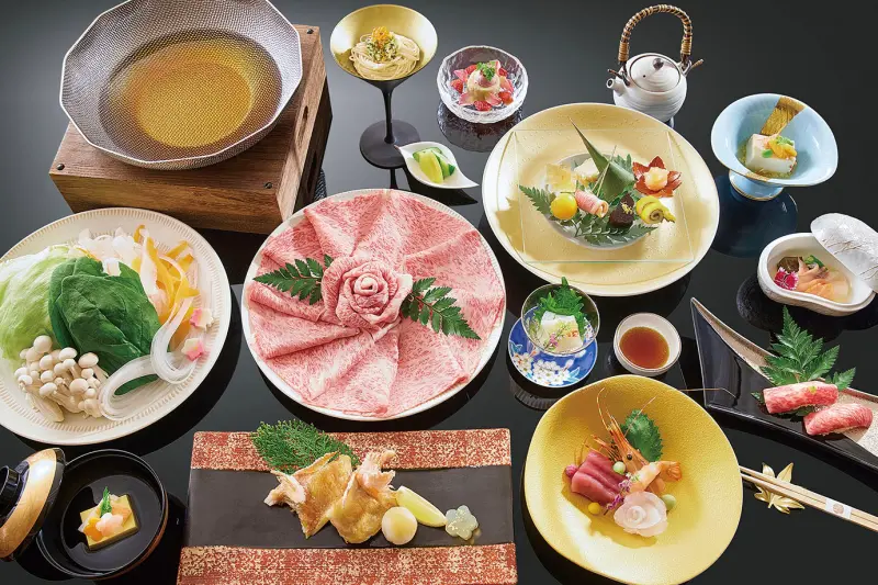 ▲普發一萬將於明天開始開放登記，一萬元怎麼用最划算？各飯店都有超值優惠。像是「JR東日本大飯店台北」，一泊二食可入住13坪大的行政尊榮客房乙晚，享有行政酒廊專屬禮遇與Happy Hour暢飲時光與日本A5和牛涮涮鍋雙人套餐。（圖／JR東日本台北提供）