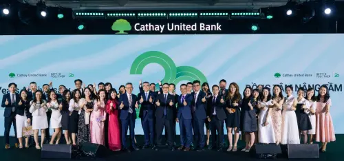 ▲國泰世華銀行胡志明市分行同仁齊聚一堂，共同慶祝營運20週年。團隊展現高度專業與凝聚力，支撐分行在獲利、營收與服務品質上的持續成長，成為越南市場上最具競爭力的外資銀行之一。（圖／國泰世華銀行提供）