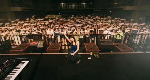 ▲白安（中）和粉絲相約明年初演唱會再相見。（圖／相信音樂提供）