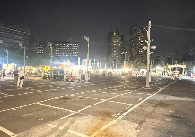 ▲台南大東夜市是由「大東東夜市」及「大東夜市」組成，近日被在地人發現遊客人潮全跑光，攤販所剩無幾。（圖/Threads）