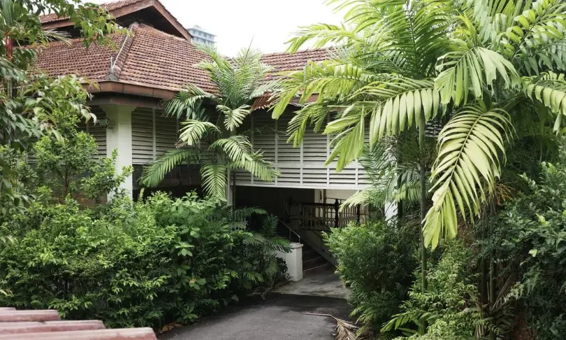 ▲新加坡政府研議列古蹟、家屬主張拆除，保存與遺願的拉鋸一觸即發。圖為歐思禮路38號李光耀故居。（圖／翻攝自聯合早報）