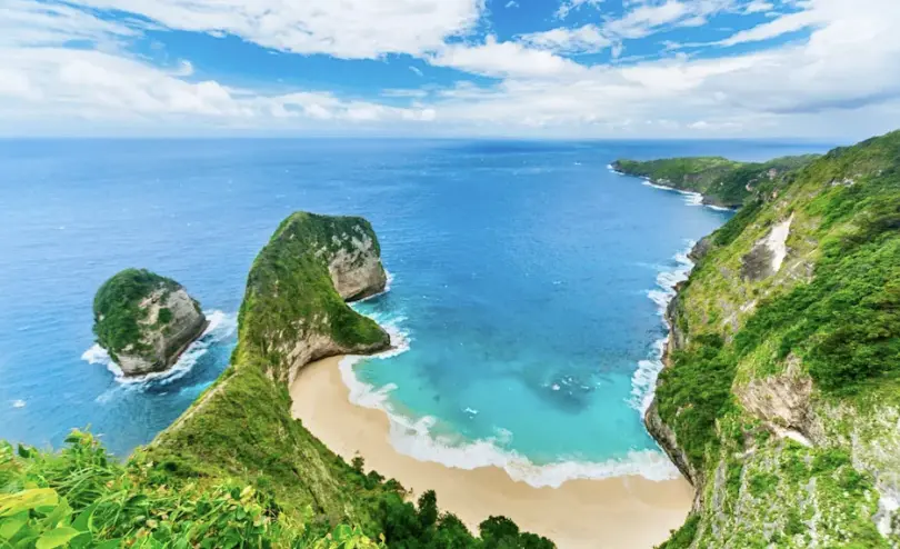 峇里島「暴龍懸崖」電梯喊卡！玻璃通道惹議 當局急令停工整頓