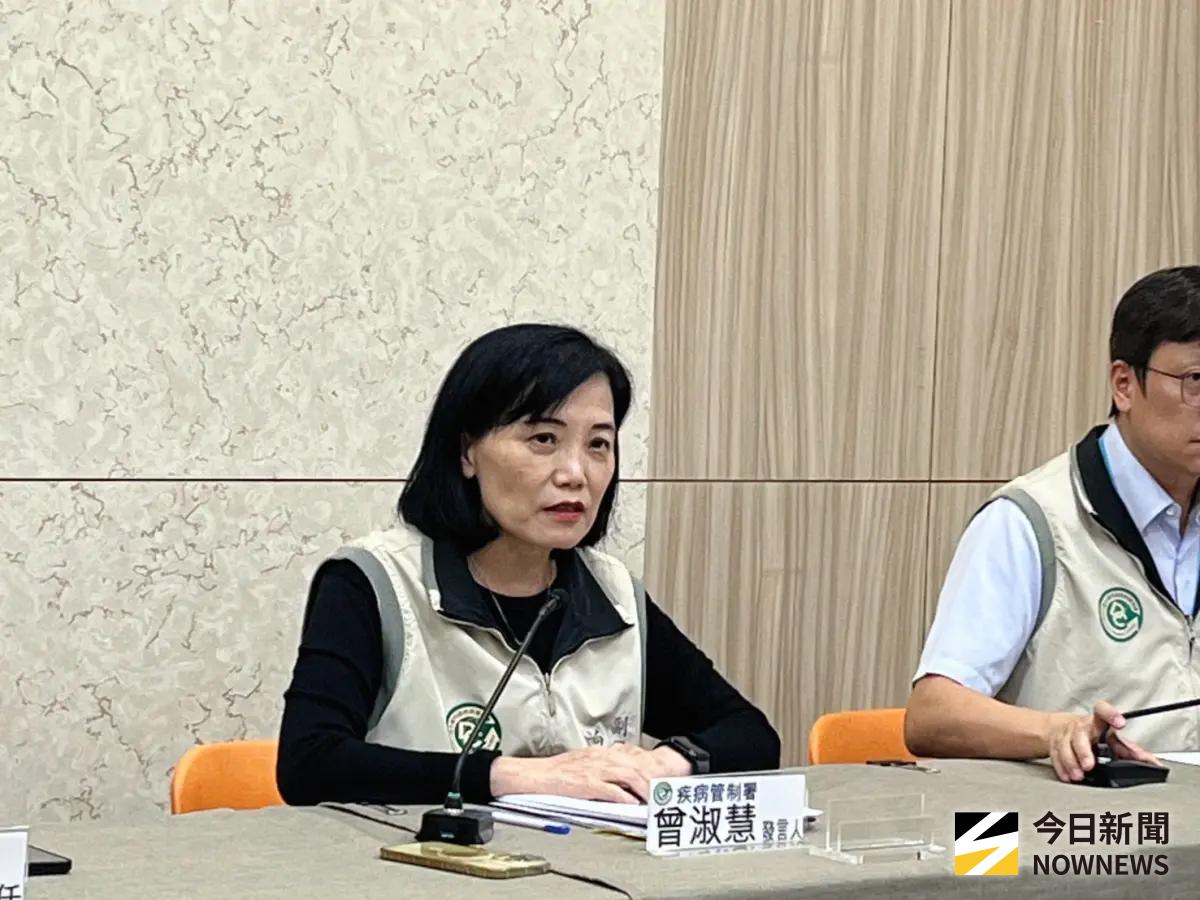 ▲疾管署副署長曾淑慧說明流感疫情、新冠疫苗提供Novavax JN.1。（圖／記者張乃文攝）