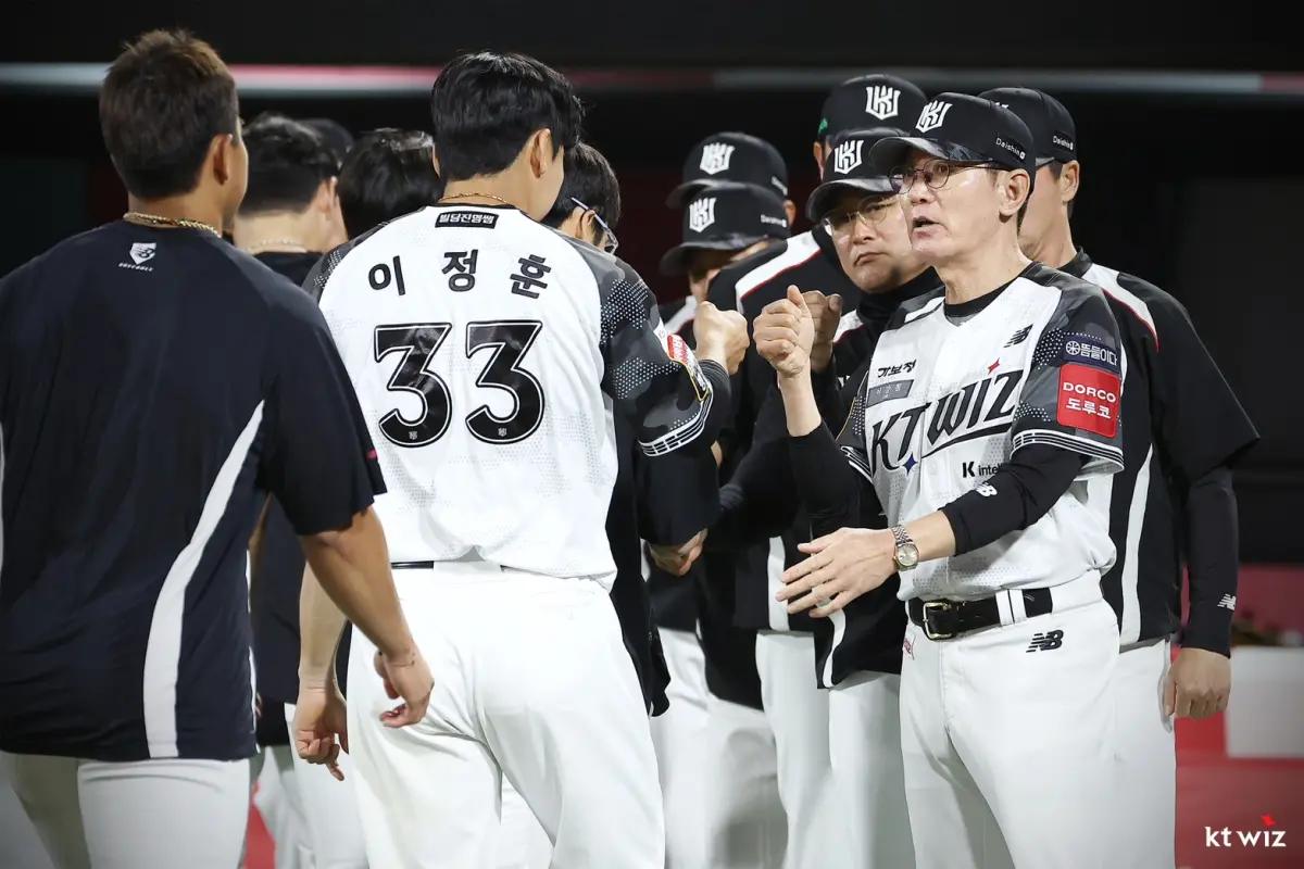 ▲李強喆總教練曾在選手時代累積超過1700次三振、152 勝的豪華戰績，退役後轉任教練並於2019年接掌KT巫師兵符，曾在2021年帶領球隊締造隊史首冠，被譽為「KT 黃金時代」的重要推手。（圖／主辦提供）