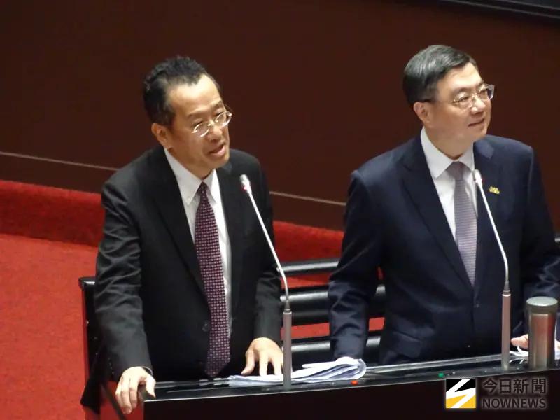 ▲國防部長顧立雄(左)強調國軍堅守軍隊國家化基本立場。(圖/記者呂炯昌攝)