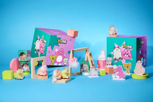 ▲誠品生活推獨家名聯名商品，以ZIZONE人氣角色配色染印的祕魯國寶級ST. MALO WANG羊駝娃娃等皆可立即收藏。（圖／誠品提供）