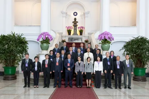 ▲副總統蕭美琴接見「金商獎」得獎代表，感謝企業長期努力與貢獻，肯定商業服務業為台灣經濟發展注入重要動能。（圖／歐德集團提供）