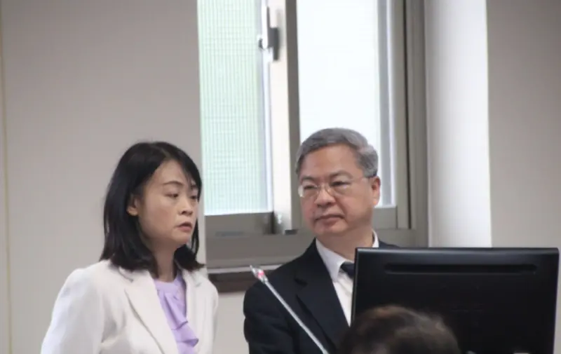 ▲龔明鑫（圖右）斬釘截鐵地說，「基本上，我們現在的態度還是不會讓淘寶來台灣經營電商」、「我們不希望他在這邊合法經營。」（圖／記者鍾泓良攝影）