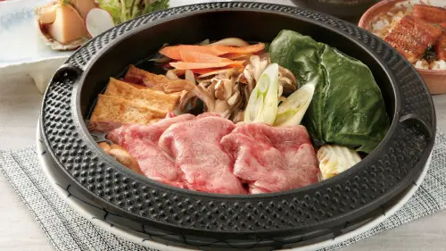 ▲桃山日本料理推出「牛肉壽喜燒套餐」外帶只要1111元。（圖／台北喜來登提供）