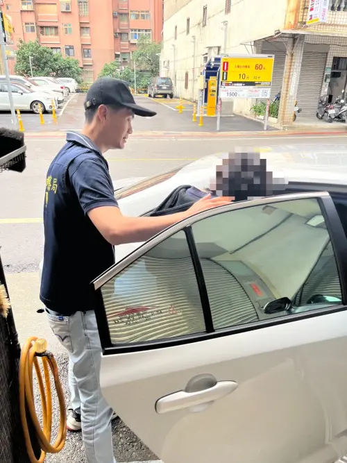 ▲ 高市少年隊護送少年返家情形。（圖／高市少年隊提供）